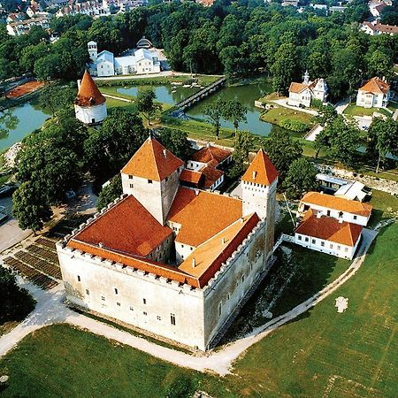 Cozy Summer House With Free Parking Near City Center & Beach Kuressaare Kültér fotó