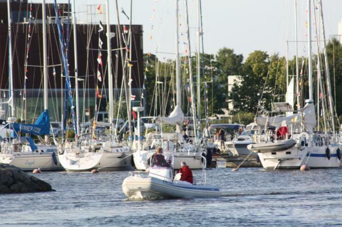 Cozy Summer House With Free Parking Near City Center & Beach Kuressaare Kültér fotó