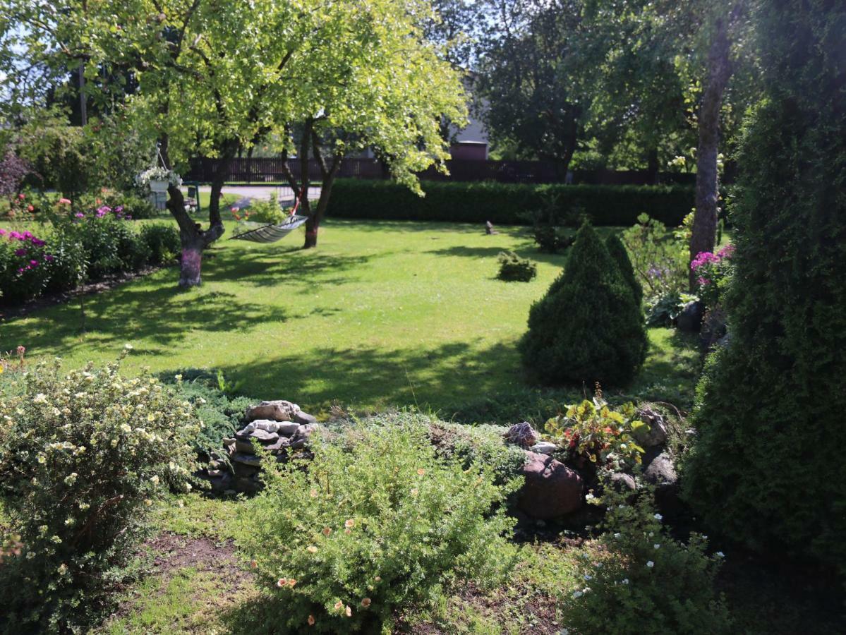 Cozy Summer House With Free Parking Near City Center & Beach Kuressaare Kültér fotó