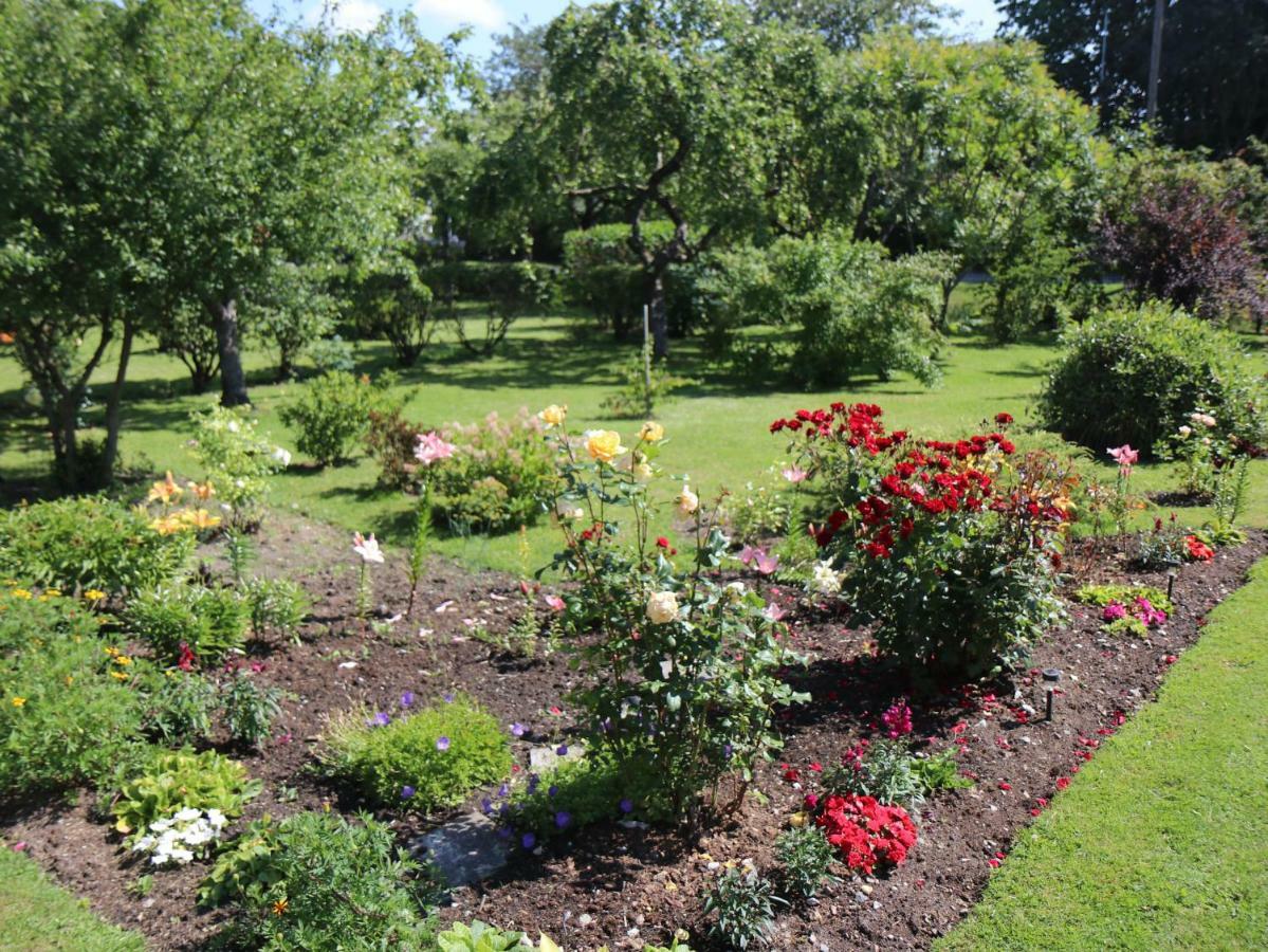 Cozy Summer House With Free Parking Near City Center & Beach Kuressaare Kültér fotó