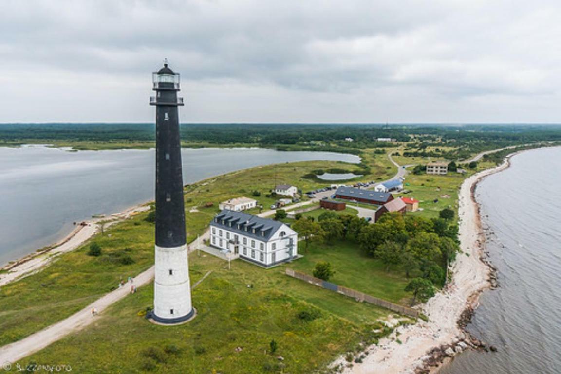 Cozy Summer House With Free Parking Near City Center & Beach Kuressaare Kültér fotó